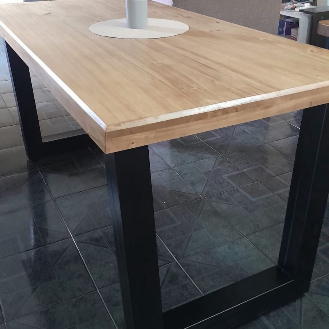 Mesa Ankara Base Caño con Tapa de Alamo Lustre Petiribi