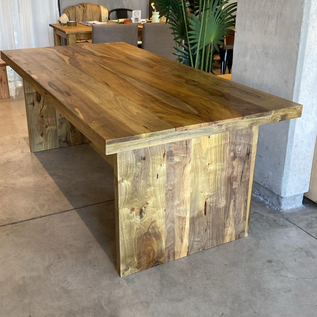 Mesa de Laurel Maciza