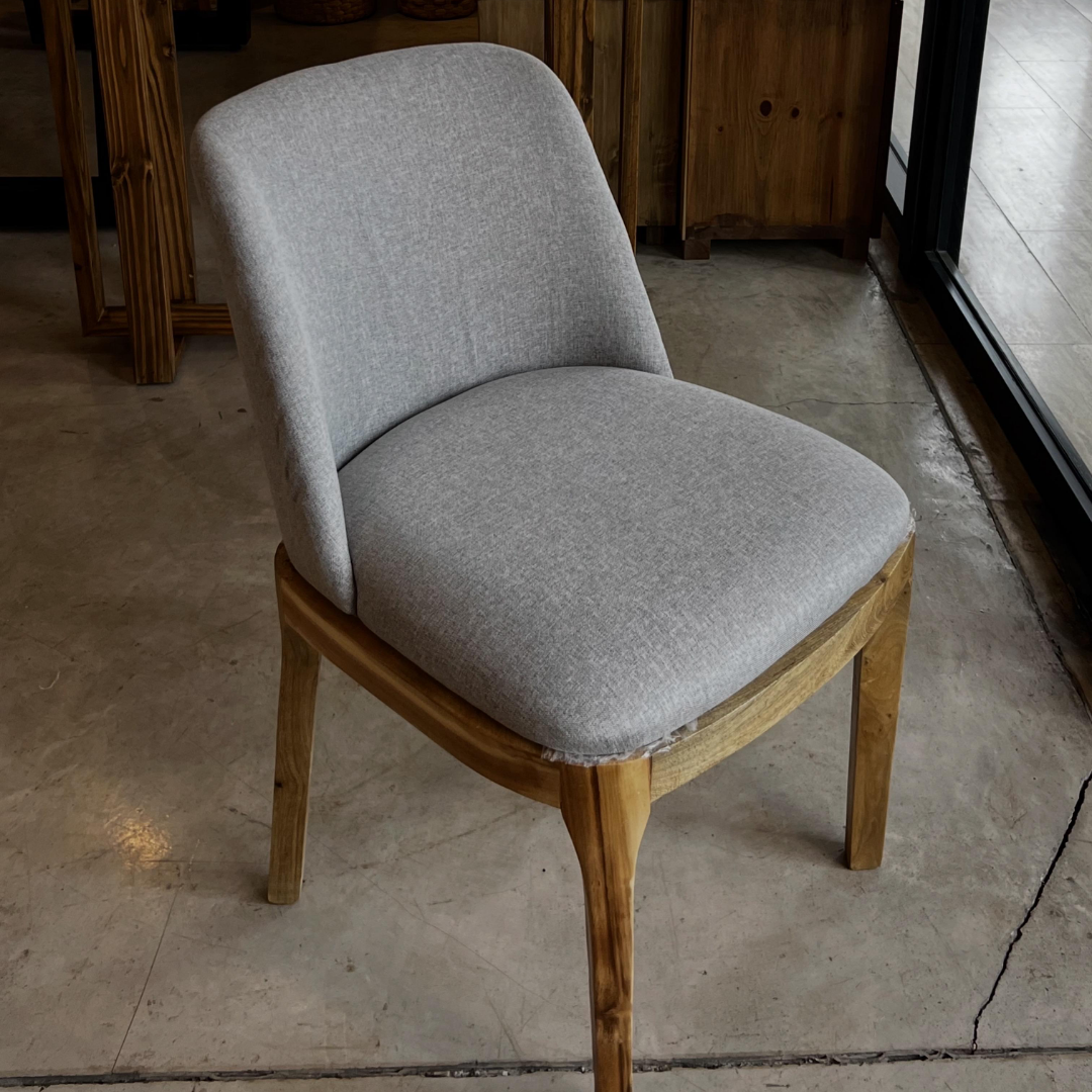 Silla Atenea Tapizada - Madera de Petiribi Macizo
