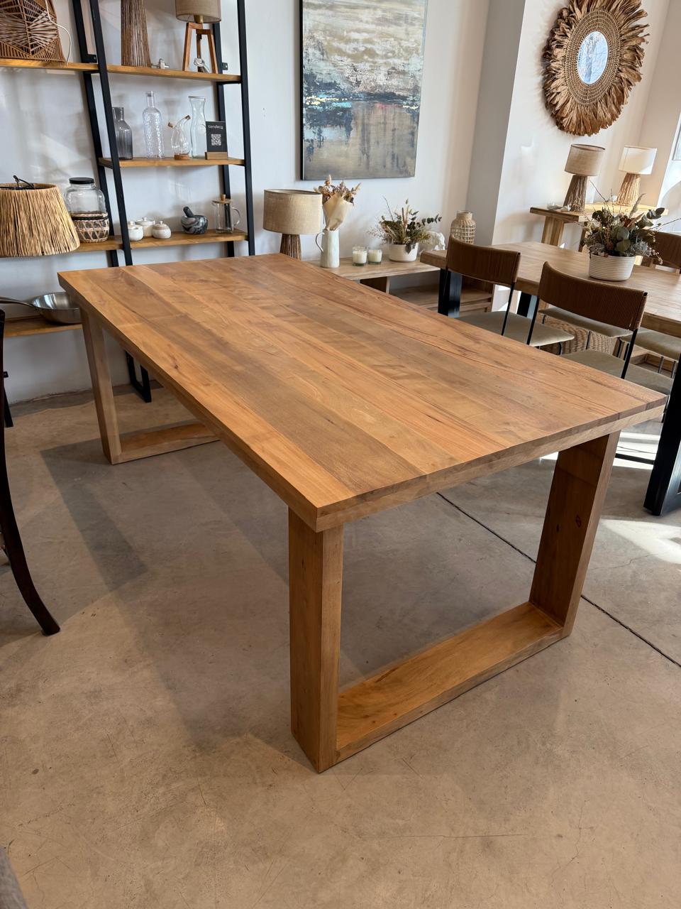Mesa de Zoita Maciza