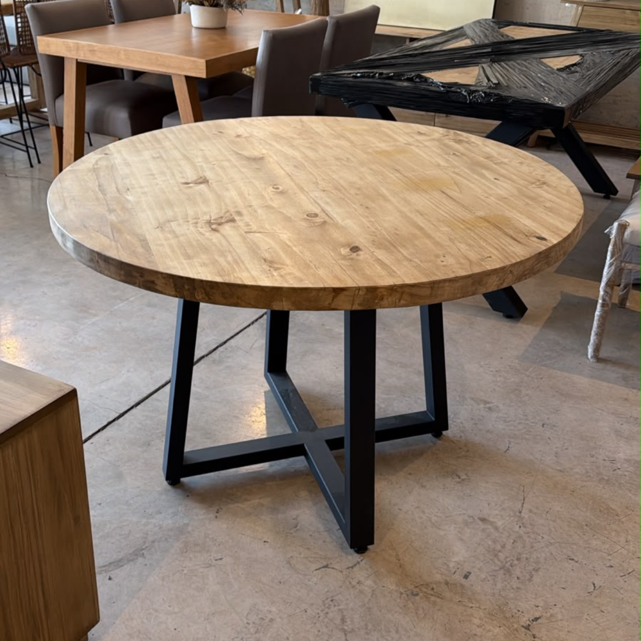 Mesa Genova Base Caño con Tapa de Alamo Lustre Petiribi